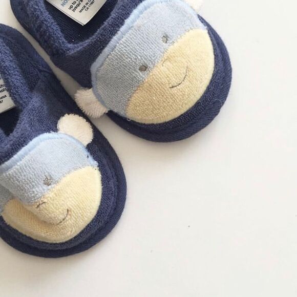 BABygap terry cloth slippers EUC 0-3 months (1) - Picture 2 of 2